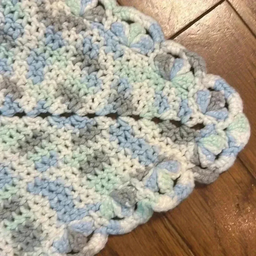 Handmade Star shaped crochet baby blanket - Picture 3 of 4